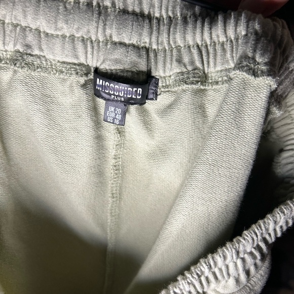 Misguided Olive Green Sweat Shorts Size 16 - Picture 4 of 4